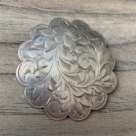2x Sterling Silver Brooches - Engraved Flower & Leaves - Picture 5 of 10